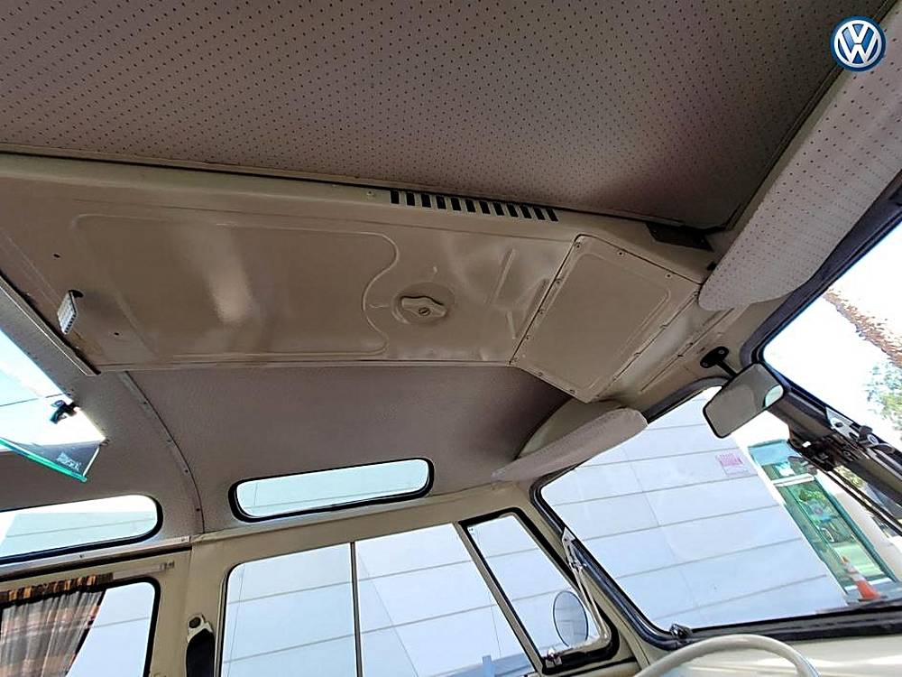 Volkswagen-Bus-23-window-1974-custom-160934-23