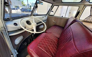 Volkswagen-Bus-23-window-1974-custom-160934-4