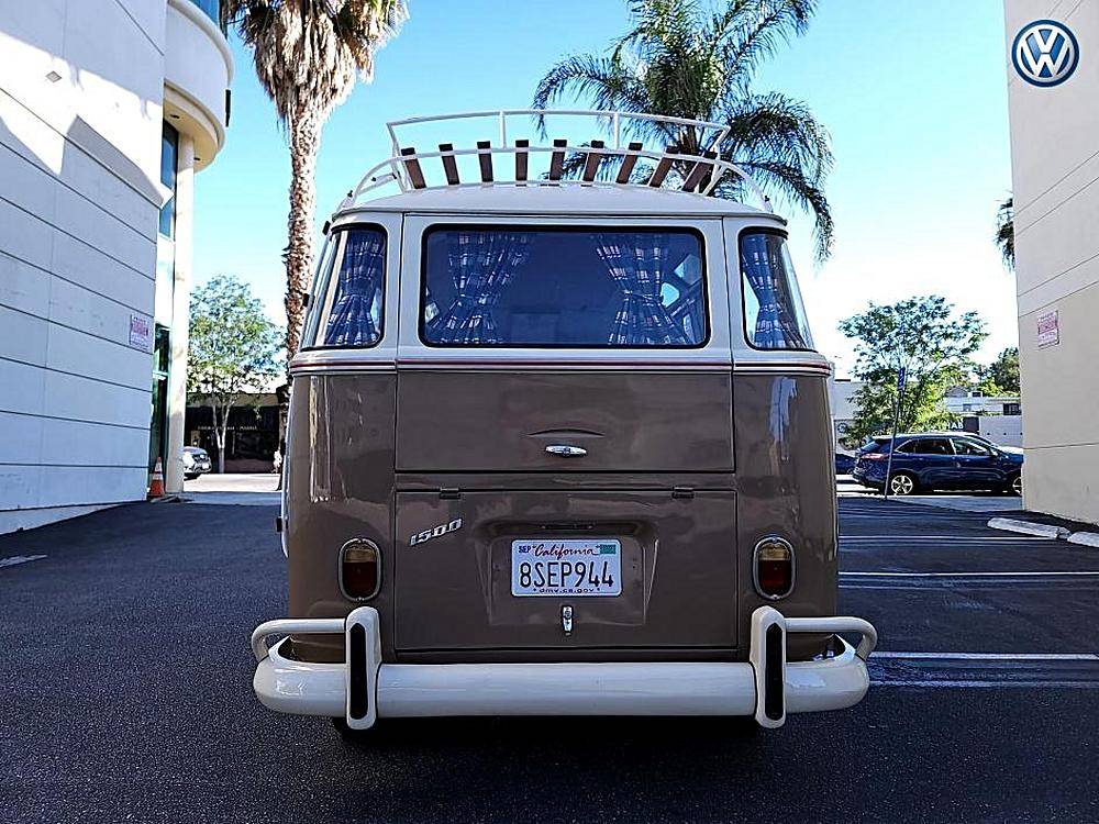 Volkswagen-Bus-23-window-1974-custom-160934-6