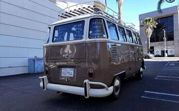 Volkswagen-Bus-23-window-1974-custom-160934-7