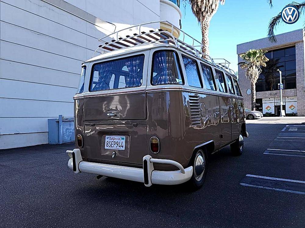 Volkswagen-Bus-23-window-1974-custom-160934-7