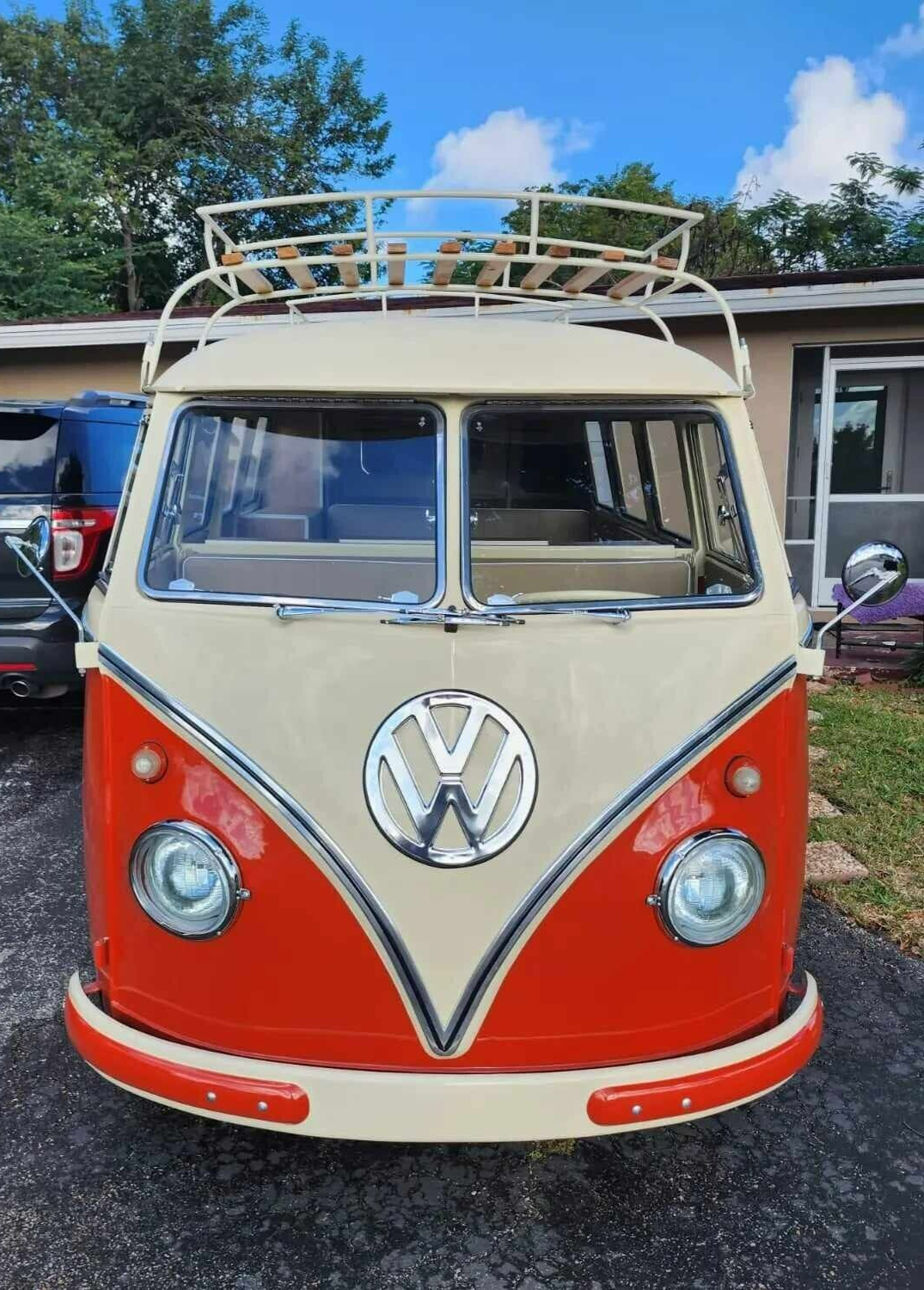 Volkswagen-BusVanagon-1962-Red-BEGE-21-3