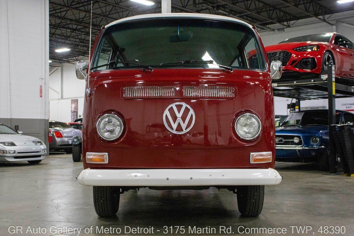 Volkswagen-BusVanagon-1968-Red-Gray-0-11