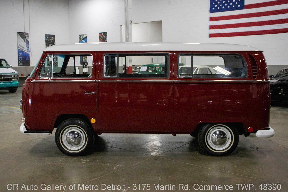 Volkswagen-BusVanagon-1968-Red-Gray-0-2