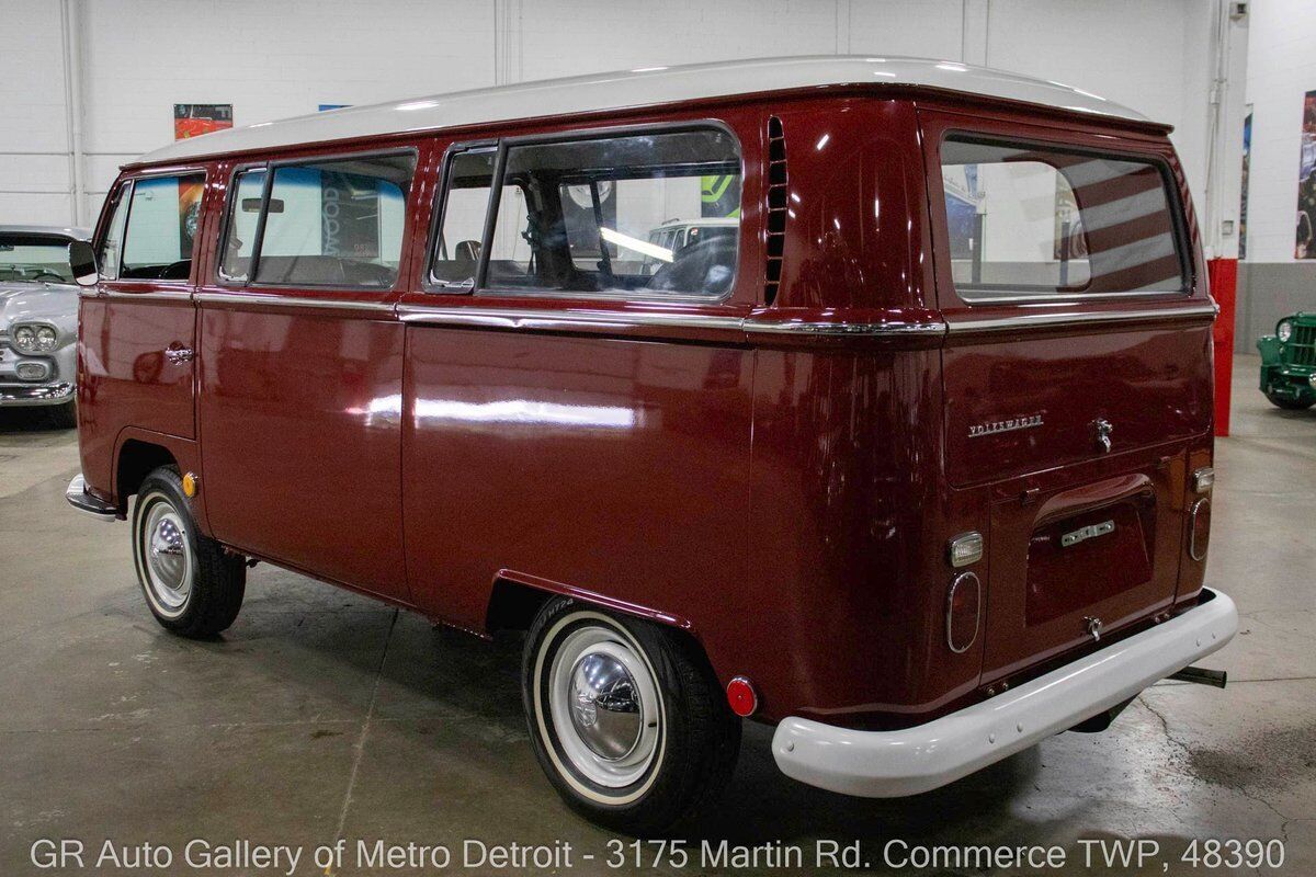 Volkswagen-BusVanagon-1968-Red-Gray-0-3