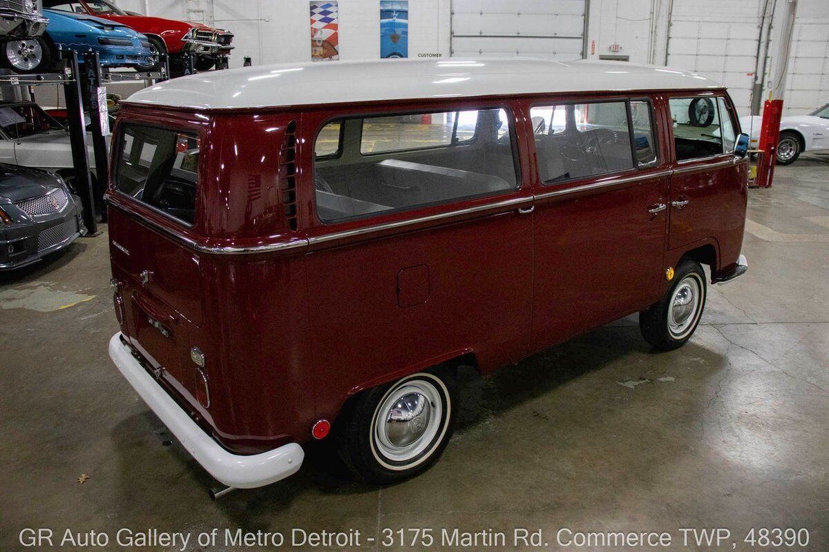 Volkswagen-BusVanagon-1968-Red-Gray-0-6