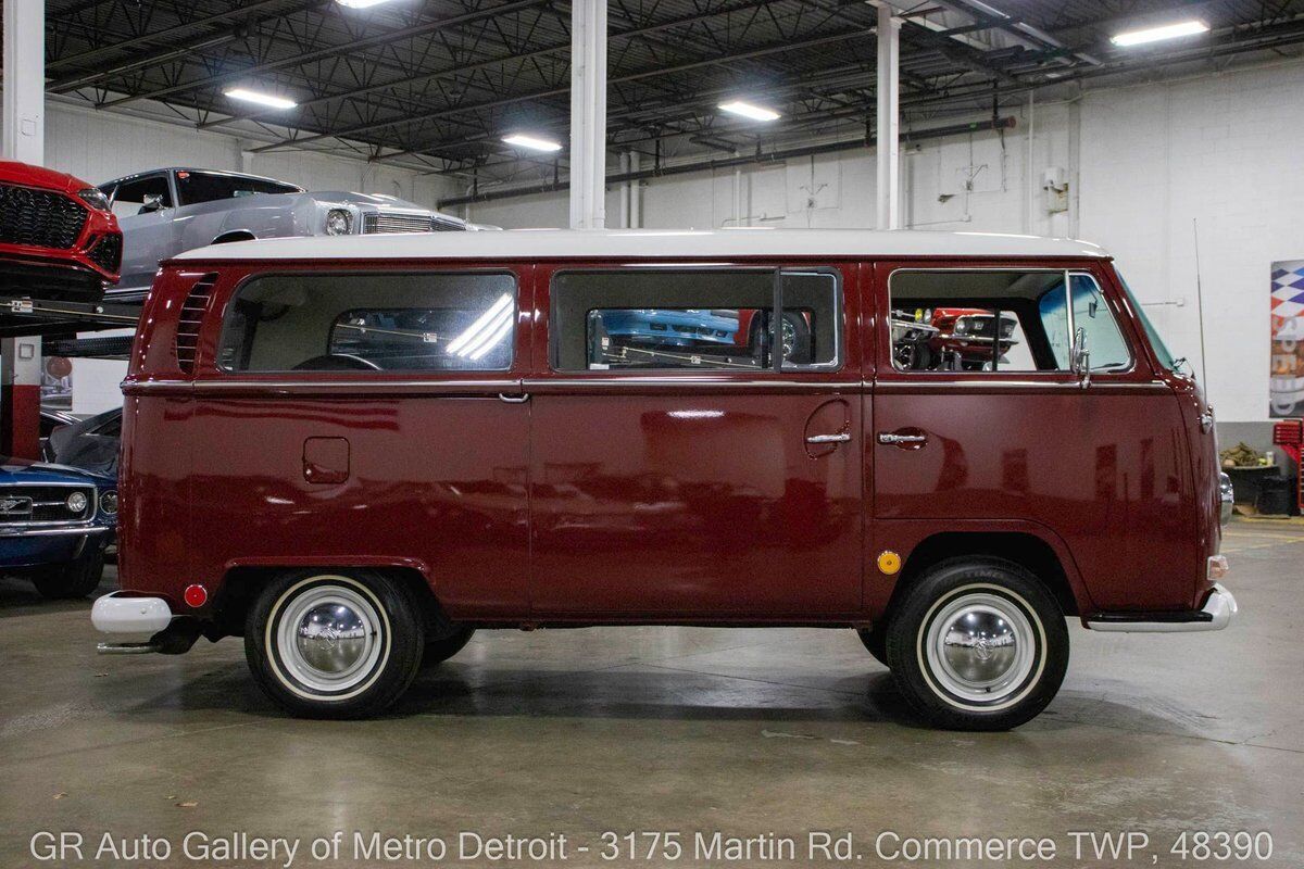 Volkswagen-BusVanagon-1968-Red-Gray-0-7