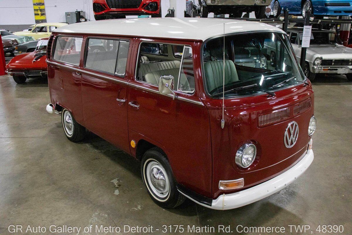 Volkswagen-BusVanagon-1968-Red-Gray-0-8