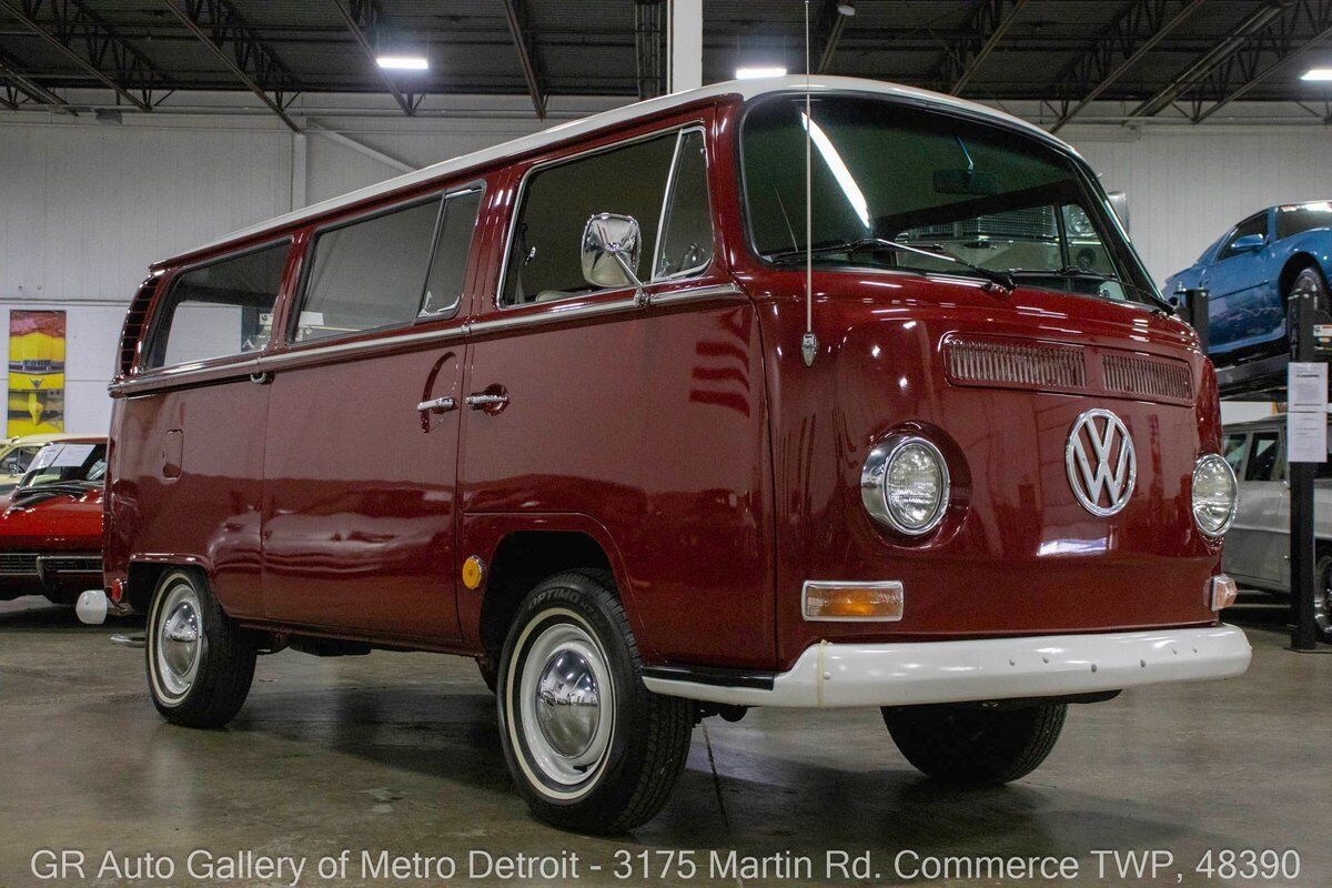 Volkswagen-BusVanagon-1968-Red-Gray-0-9