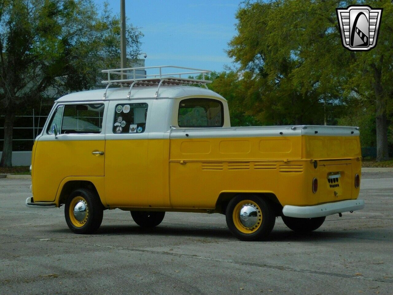 Volkswagen-BusVanagon-1968-Yellow-White-59647-4