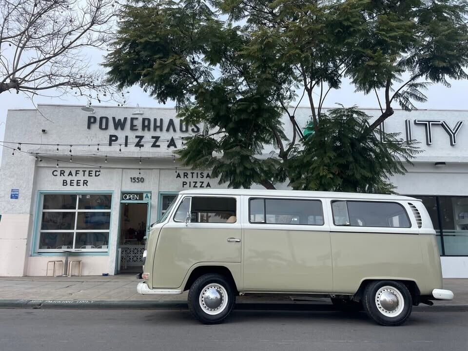 Volkswagen-BusVanagon-1969-Tan-14484-1