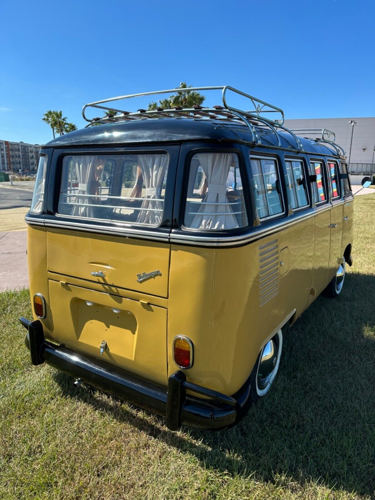 Volkswagen-BusVanagon-1972-Yellow-74030-11