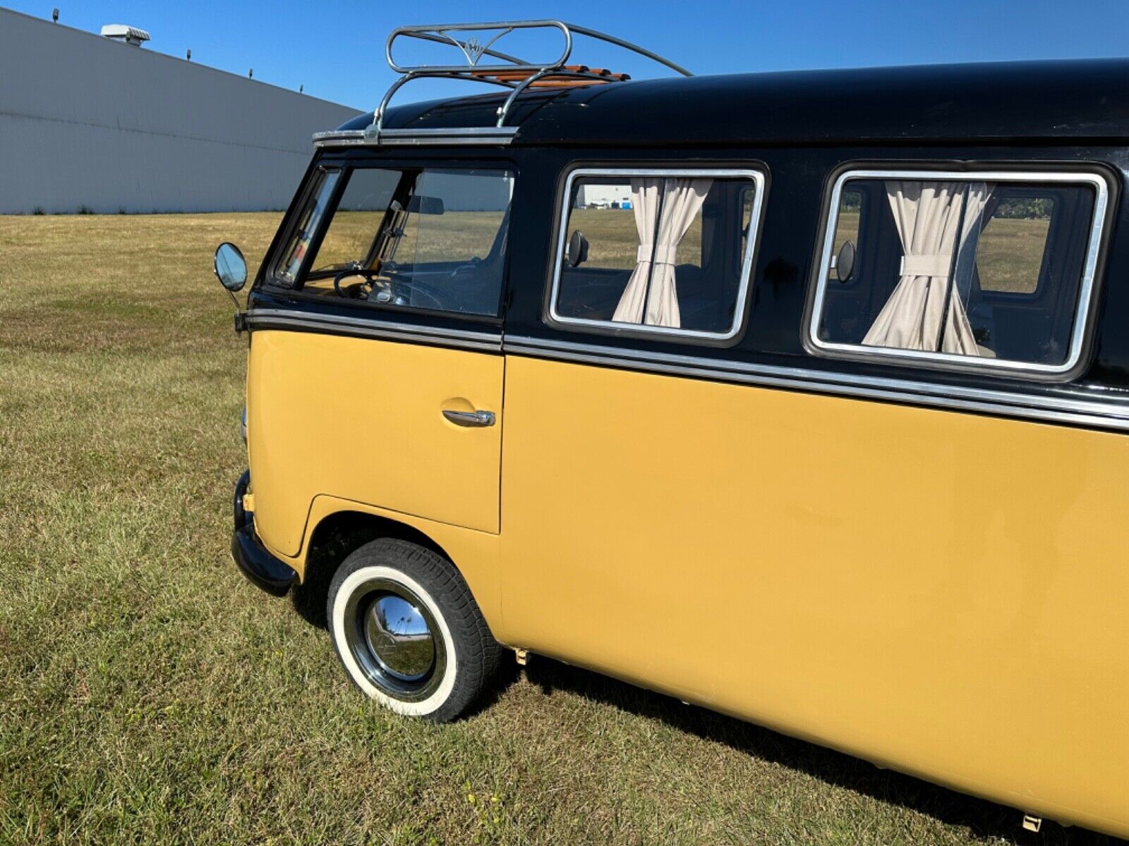 Volkswagen-BusVanagon-1972-Yellow-74030-15