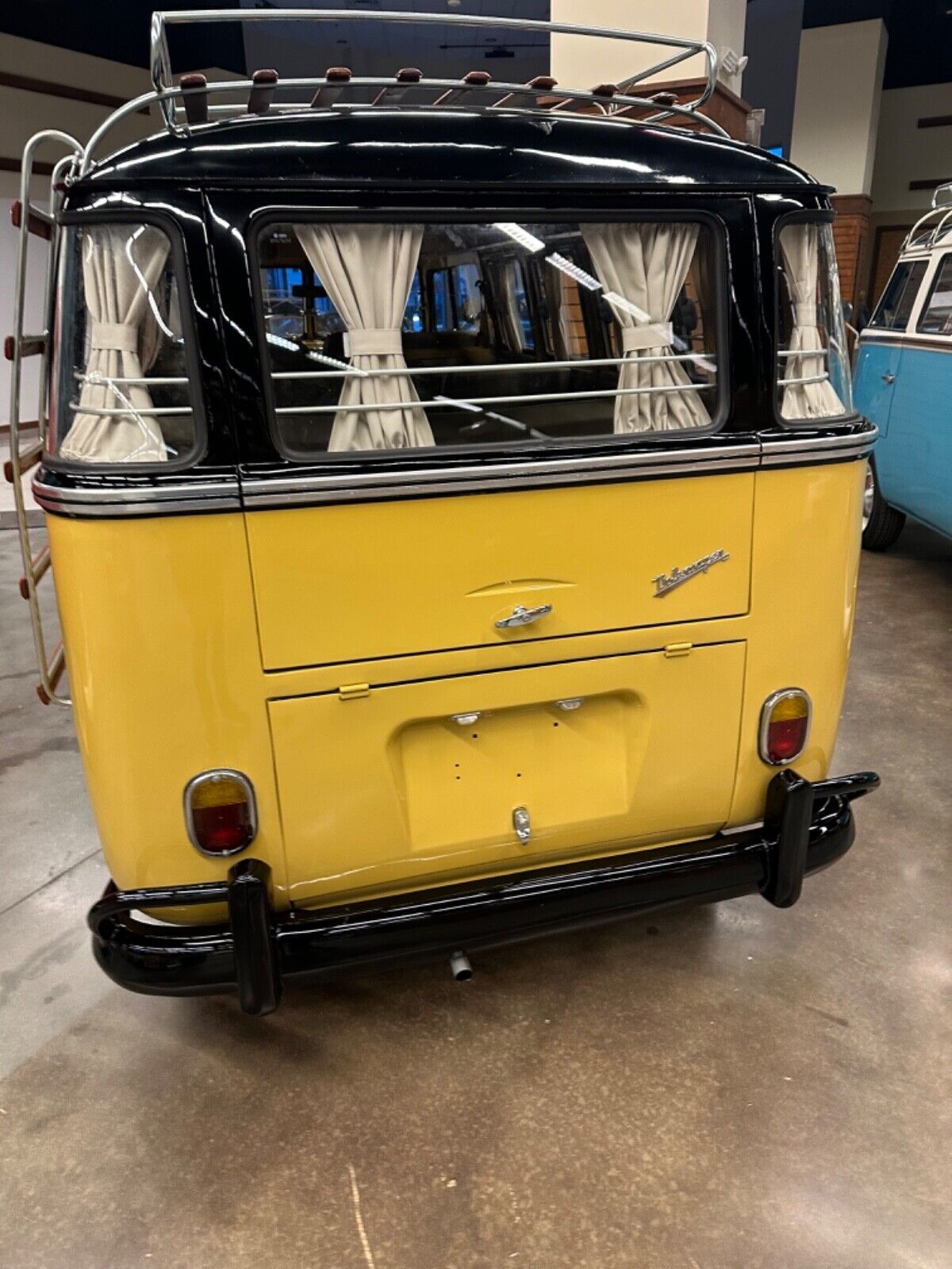 Volkswagen-BusVanagon-1972-Yellow-74030-2