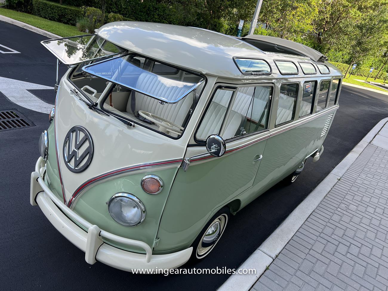 Volkswagen Bus/Vanagon  year1}