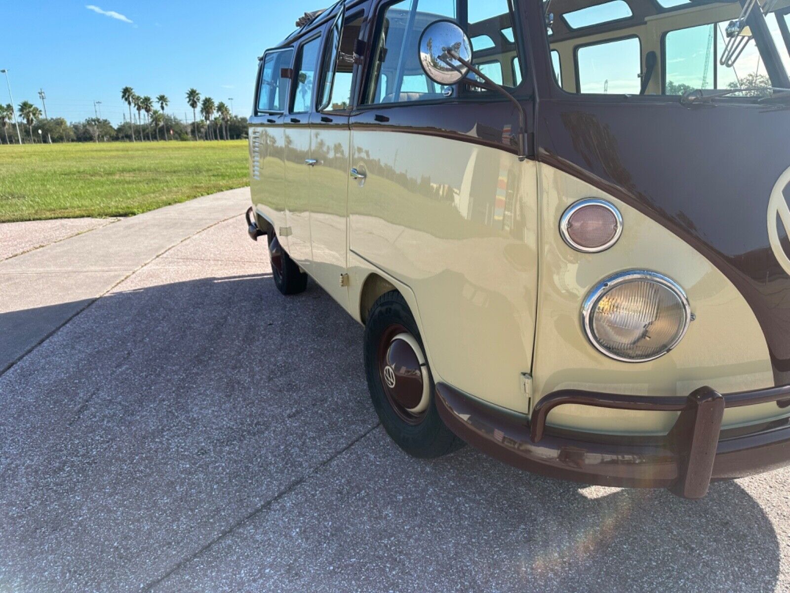 Volkswagen-BusVanagon-1975-bege-Brown-805-1