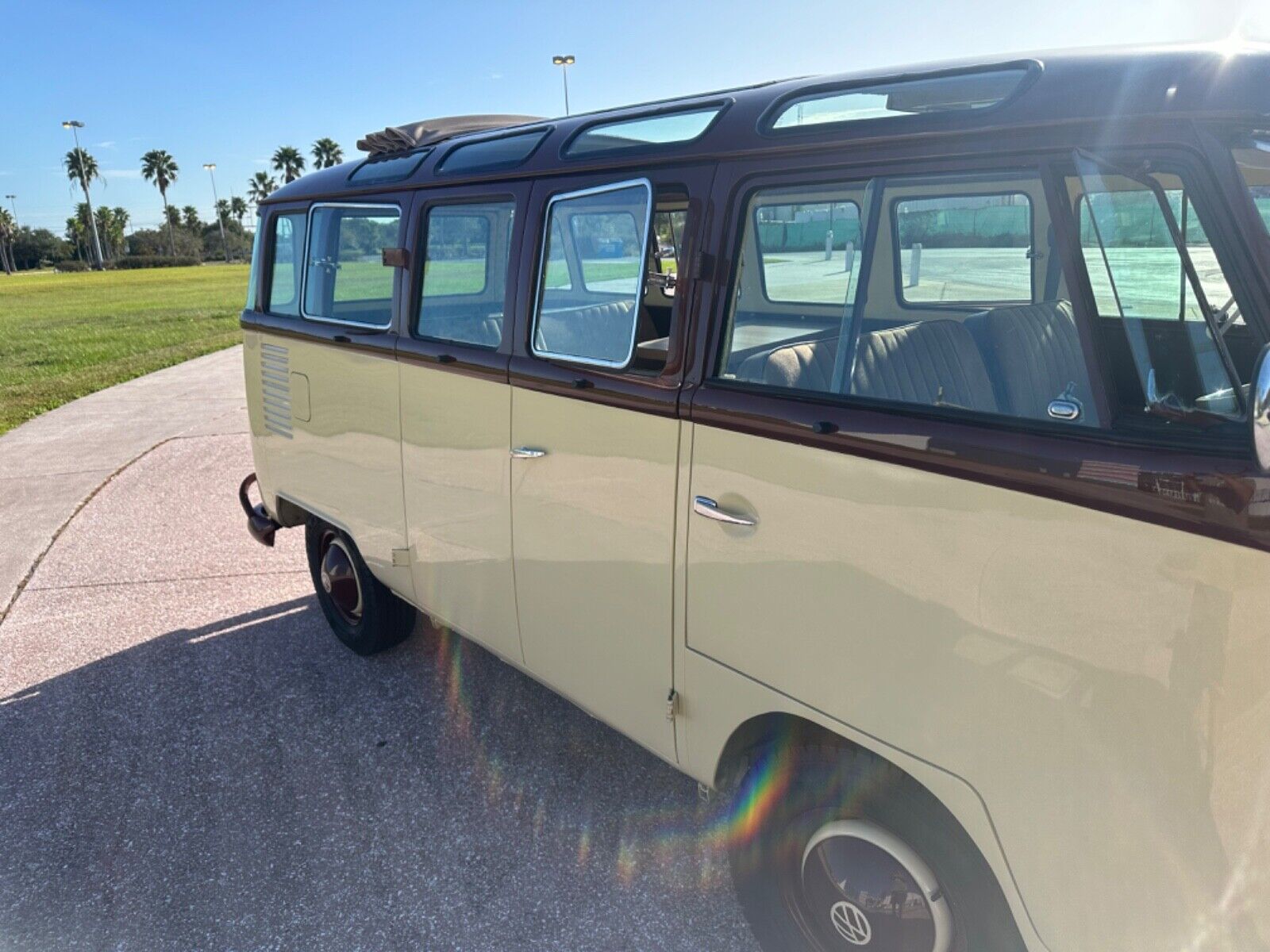 Volkswagen-BusVanagon-1975-bege-Brown-805-20