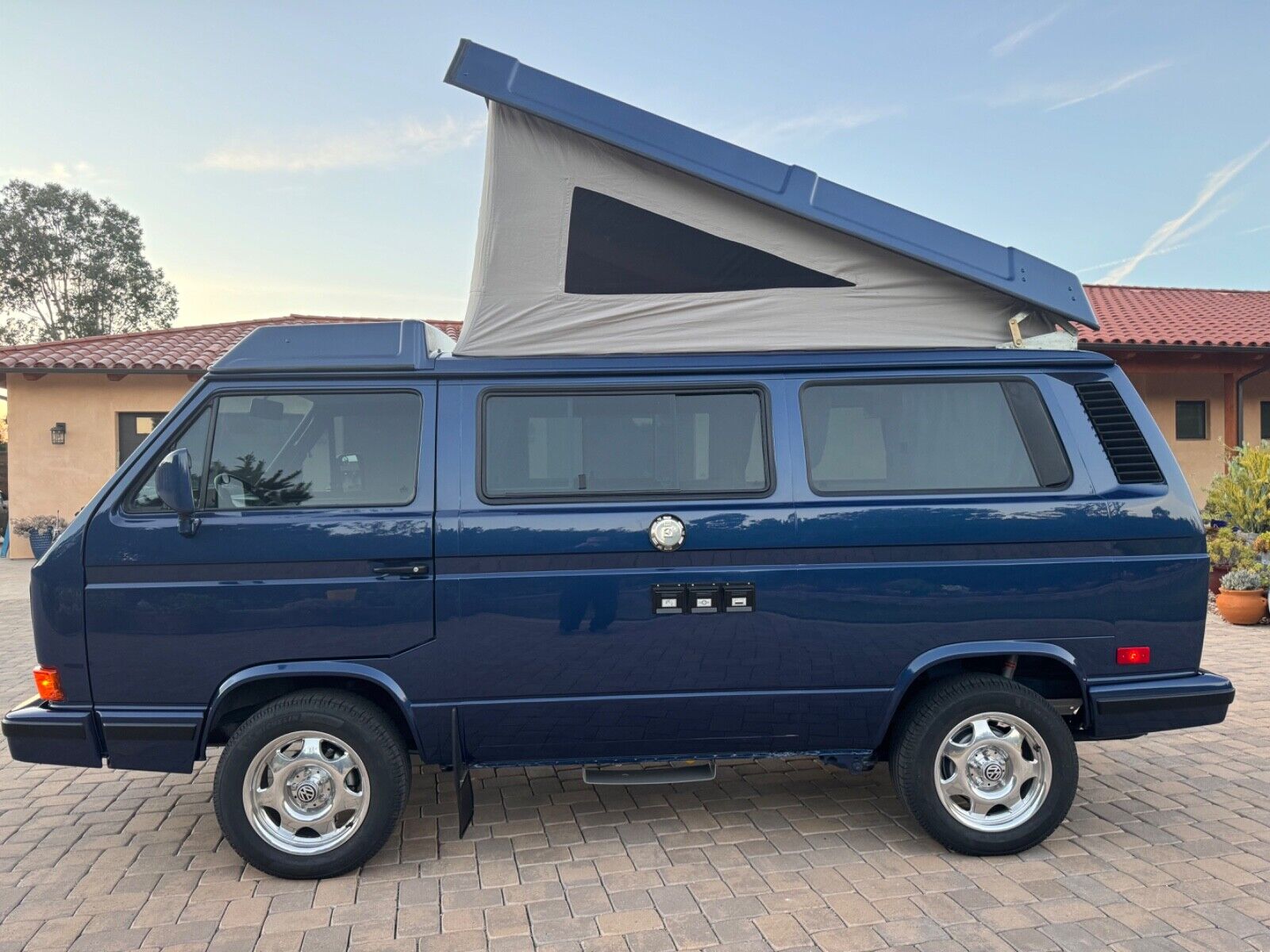 Volkswagen-BusVanagon-1990-Blue-246069-1