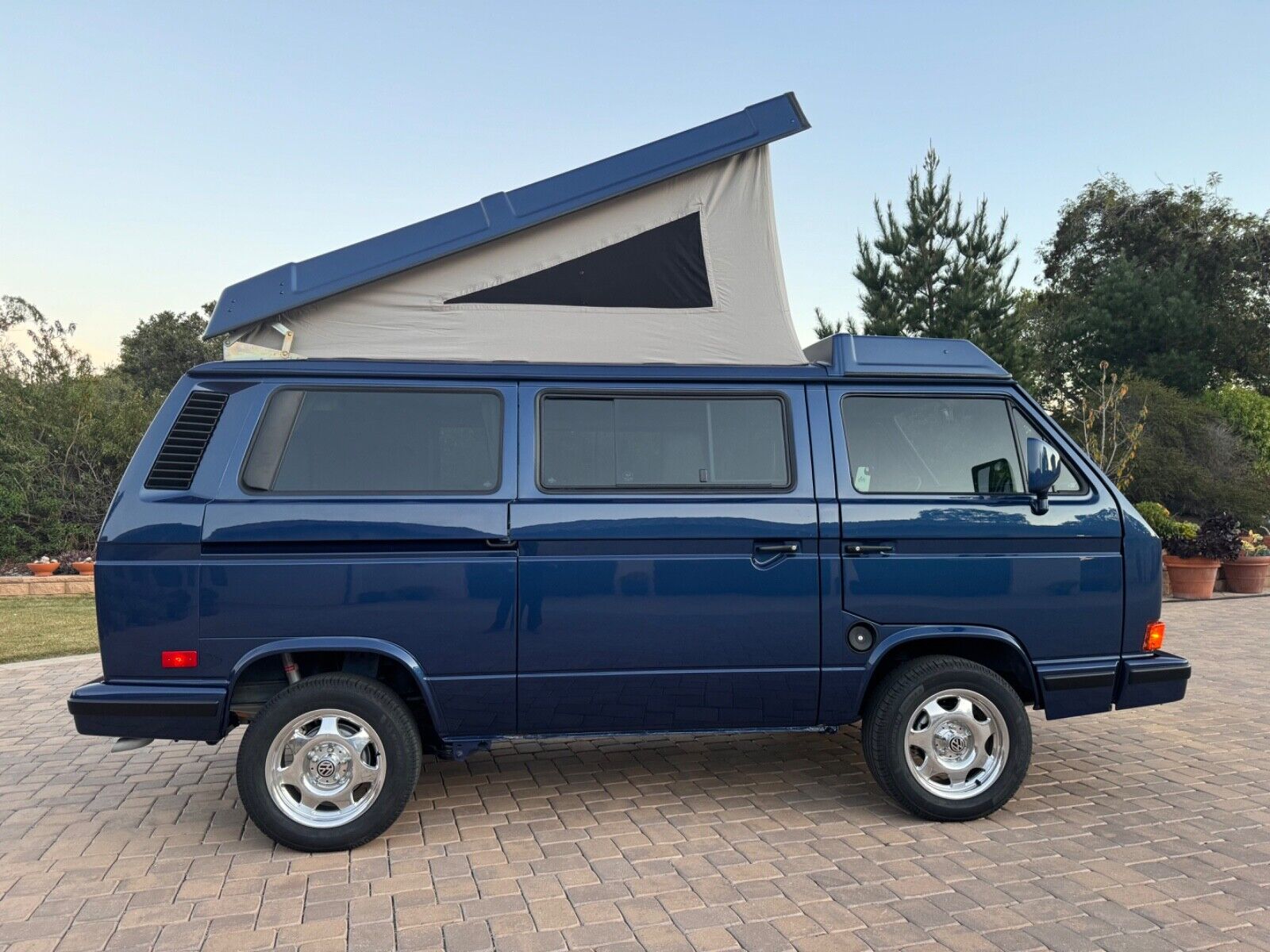 Volkswagen-BusVanagon-1990-Blue-246069-6