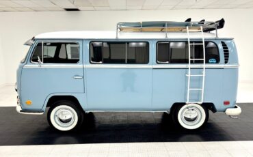 Volkswagen-BusVanagon-Van-1970-Blue-Black-162207-1