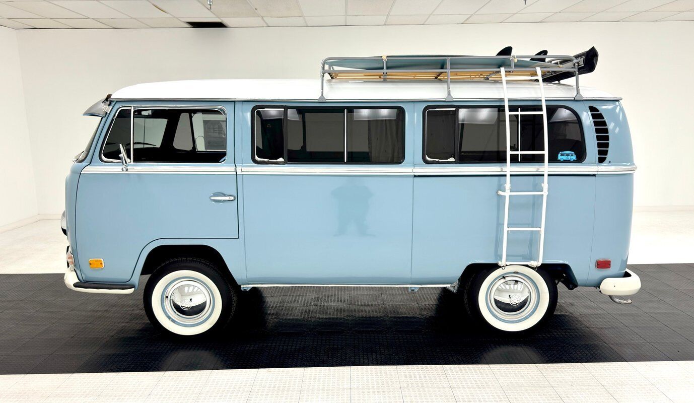 Volkswagen-BusVanagon-Van-1970-Blue-Black-162207-1