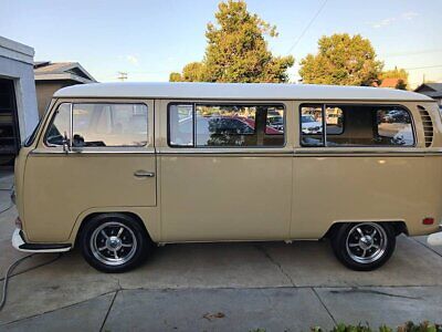 Volkswagen-BusVanagon-Van-1970-Brown-Brown-72420-1