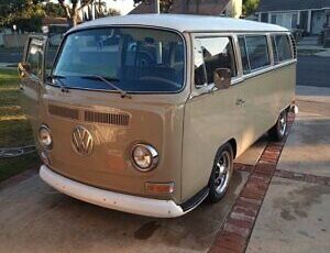 Volkswagen Bus/Vanagon  year1}