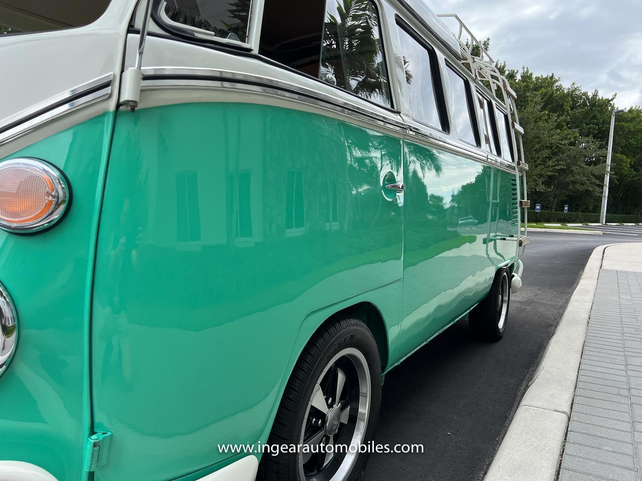 Volkswagen-BusVanagon-Van-1974-Green-Biege-26057-27