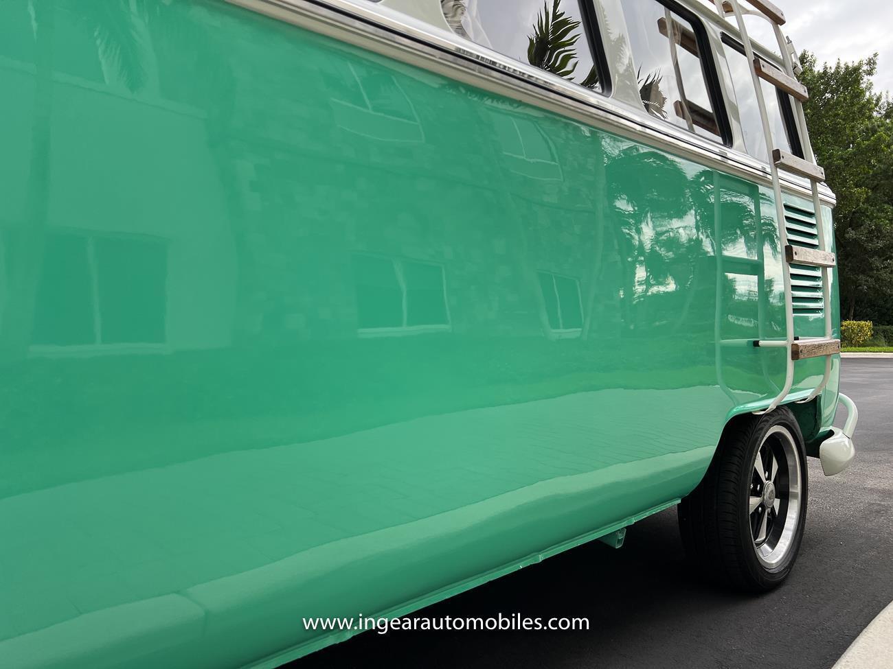 Volkswagen-BusVanagon-Van-1974-Green-Biege-26057-29