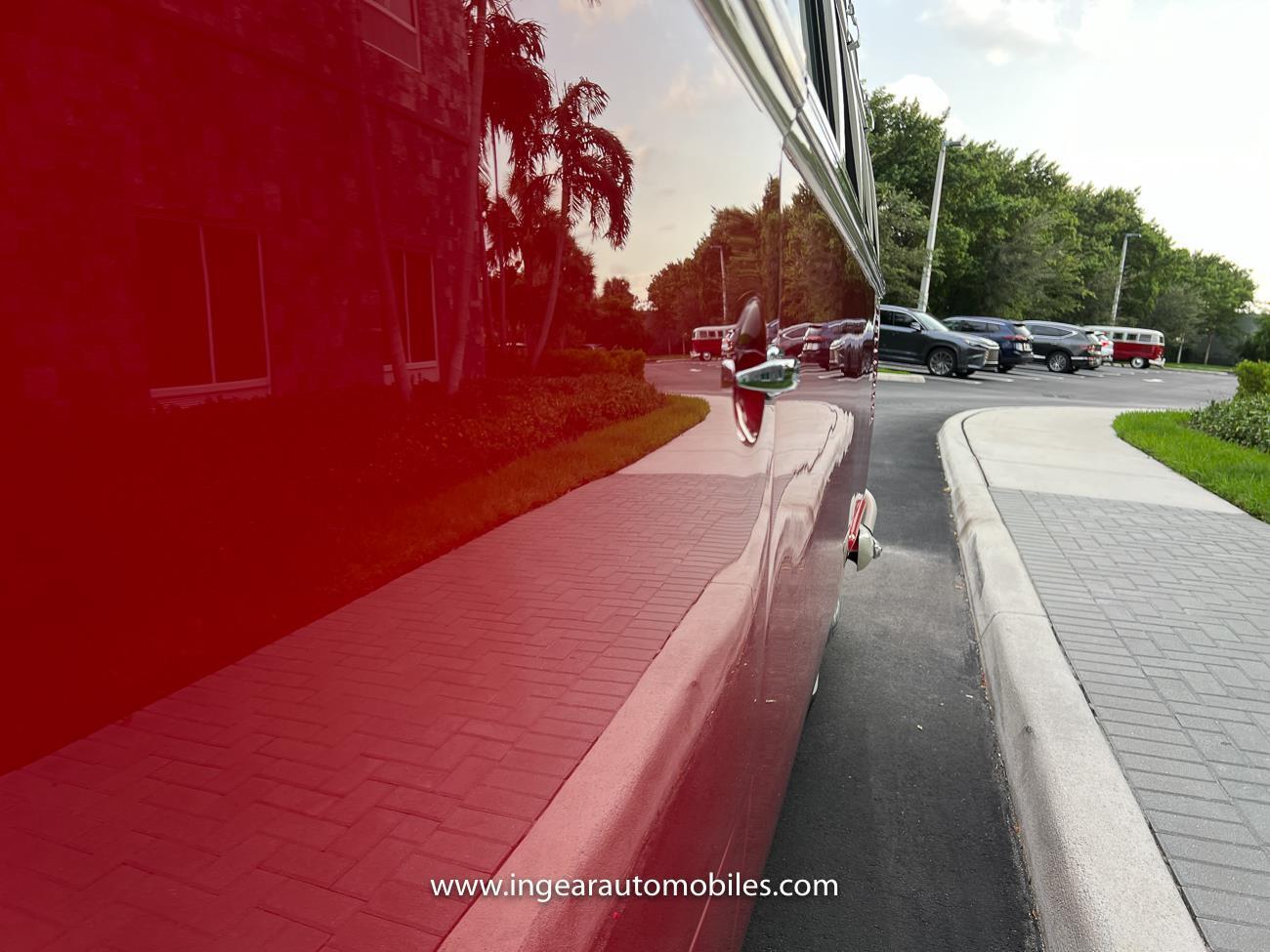 Volkswagen-BusVanagon-Van-1975-Red-White-8-24