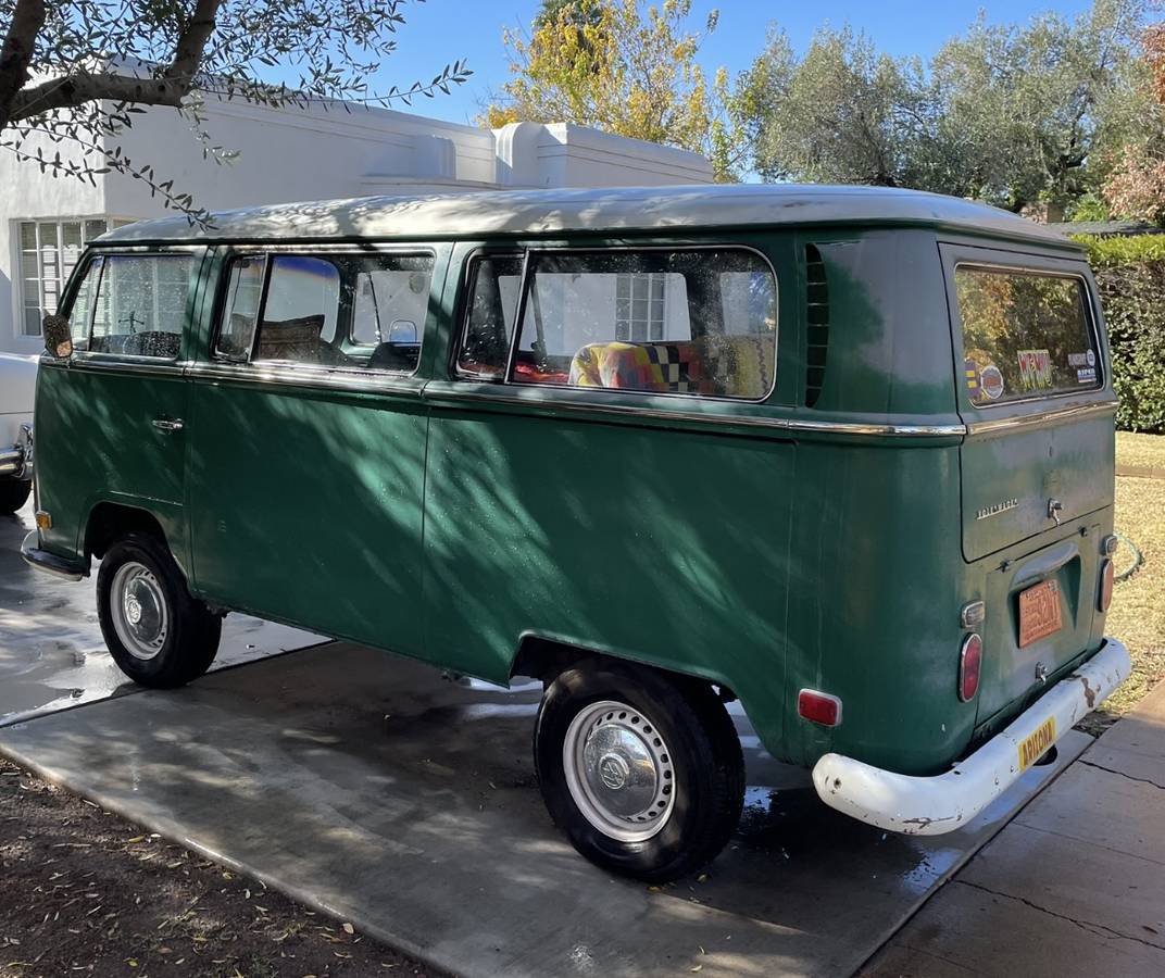 Volkswagen-Deluxe-bus-1970-3