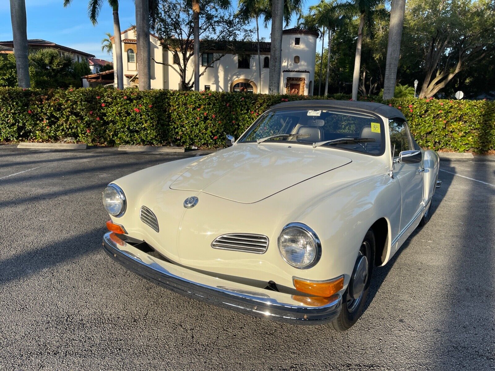 Volkswagen-Karmann-Ghia-1972-1