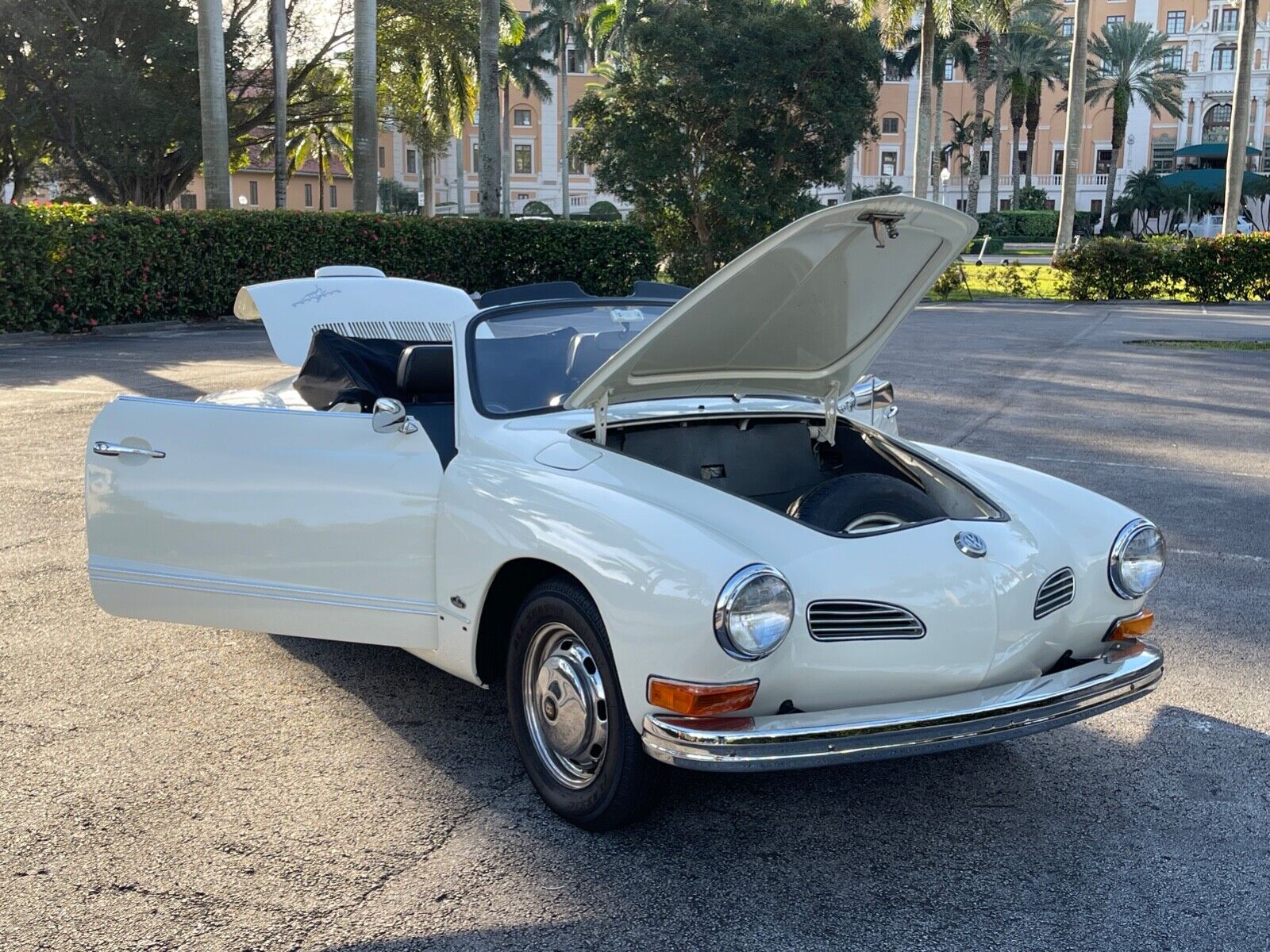 Volkswagen-Karmann-Ghia-1972-12