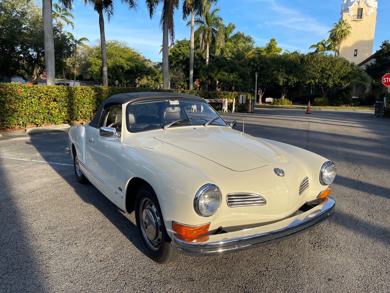 Volkswagen-Karmann-Ghia-1972-2