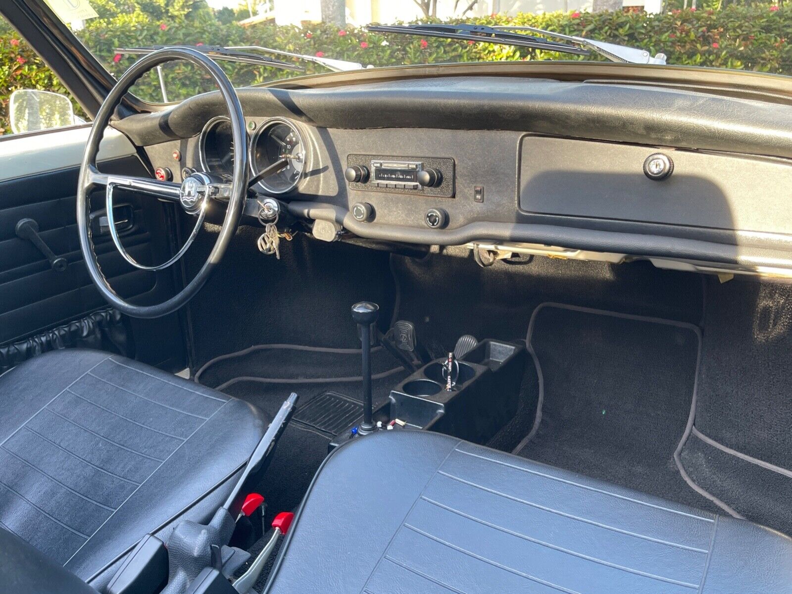 Volkswagen-Karmann-Ghia-1972-27