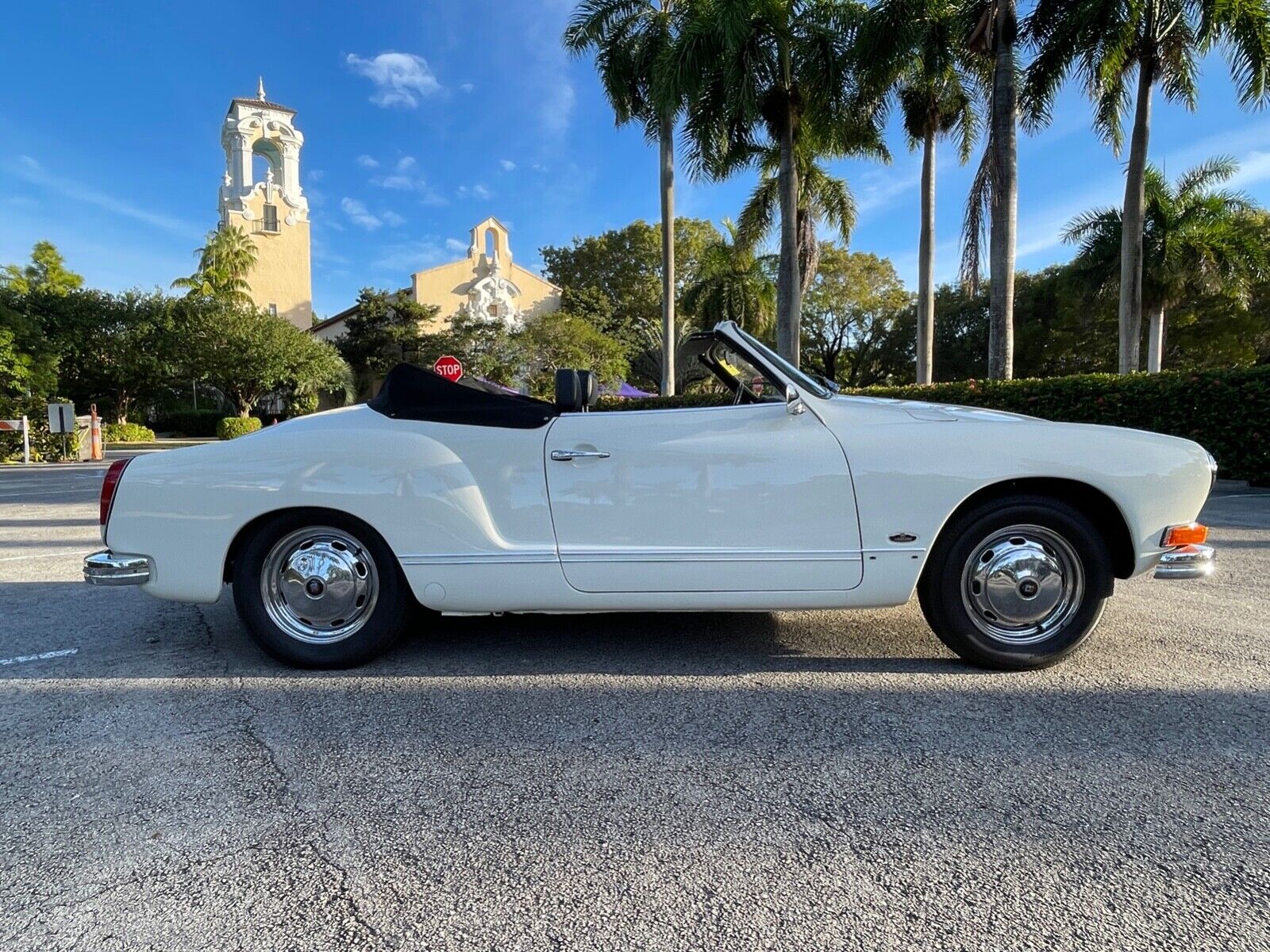 Volkswagen-Karmann-Ghia-1972-4