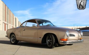 Volkswagen-Karmann-Ghia-1974-8