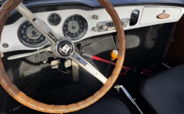 Volkswagen-Karmann-Ghia-Coupe-1965-4