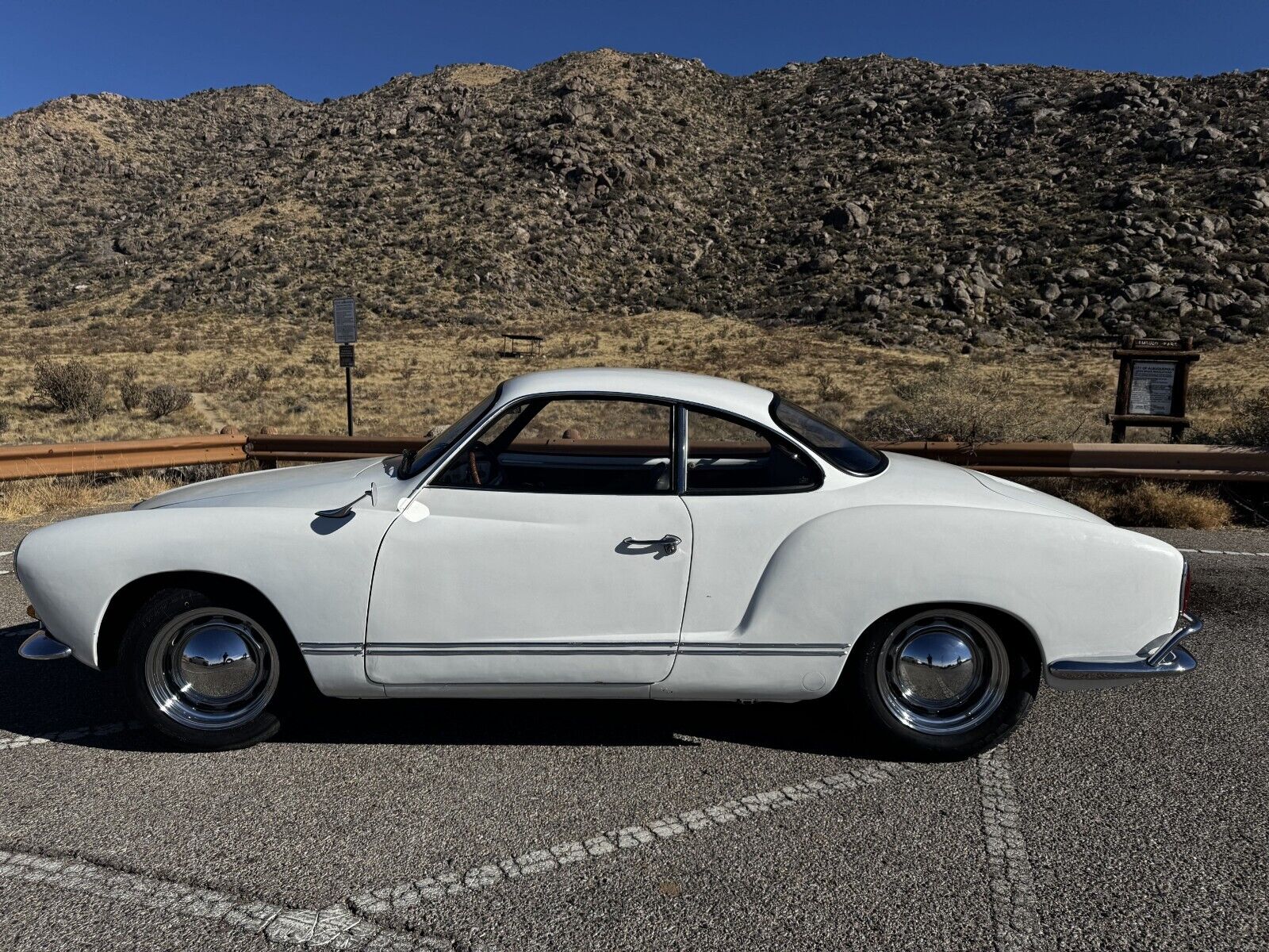 Volkswagen-Karmann-Ghia-Coupe-1965-7