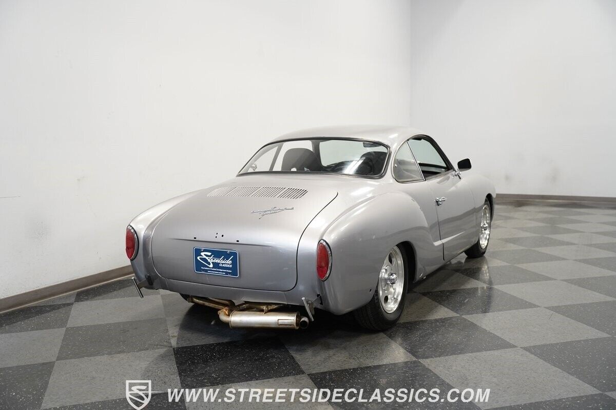 Volkswagen-Karmann-Ghia-Coupe-1966-10