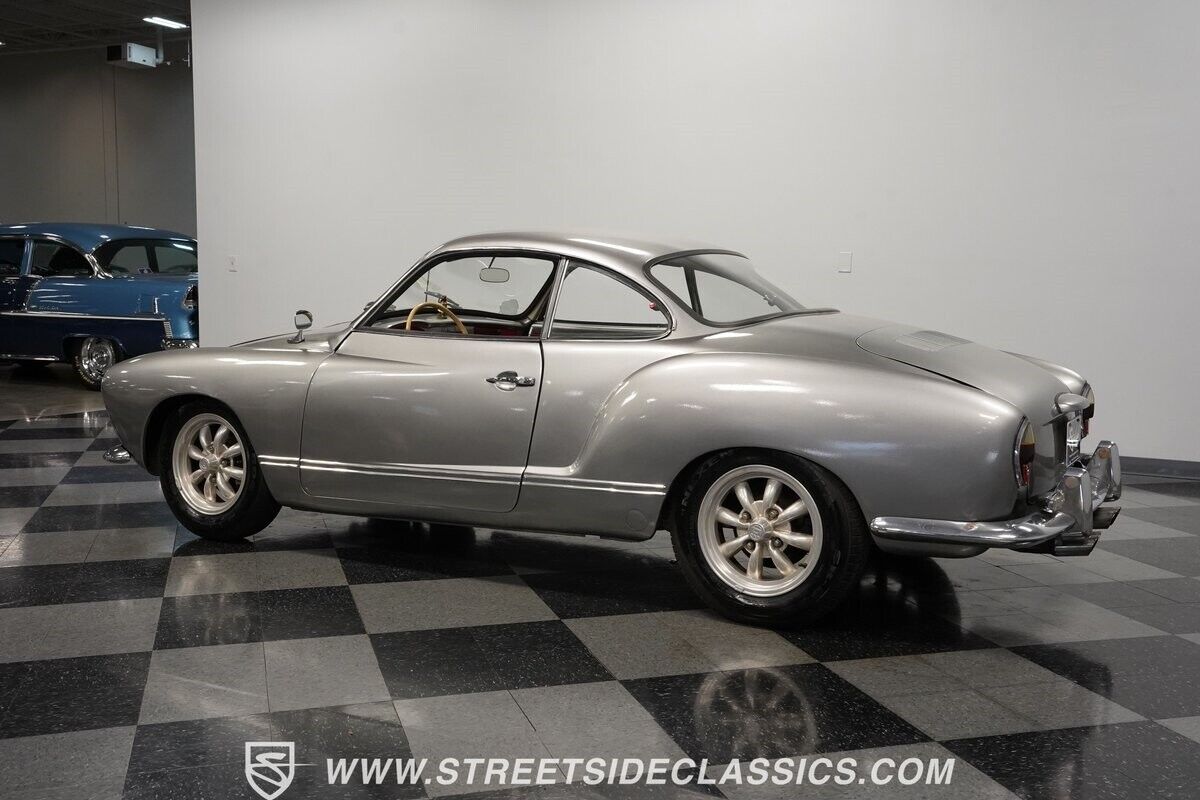 Volkswagen-Karmann-Ghia-Coupe-1969-8