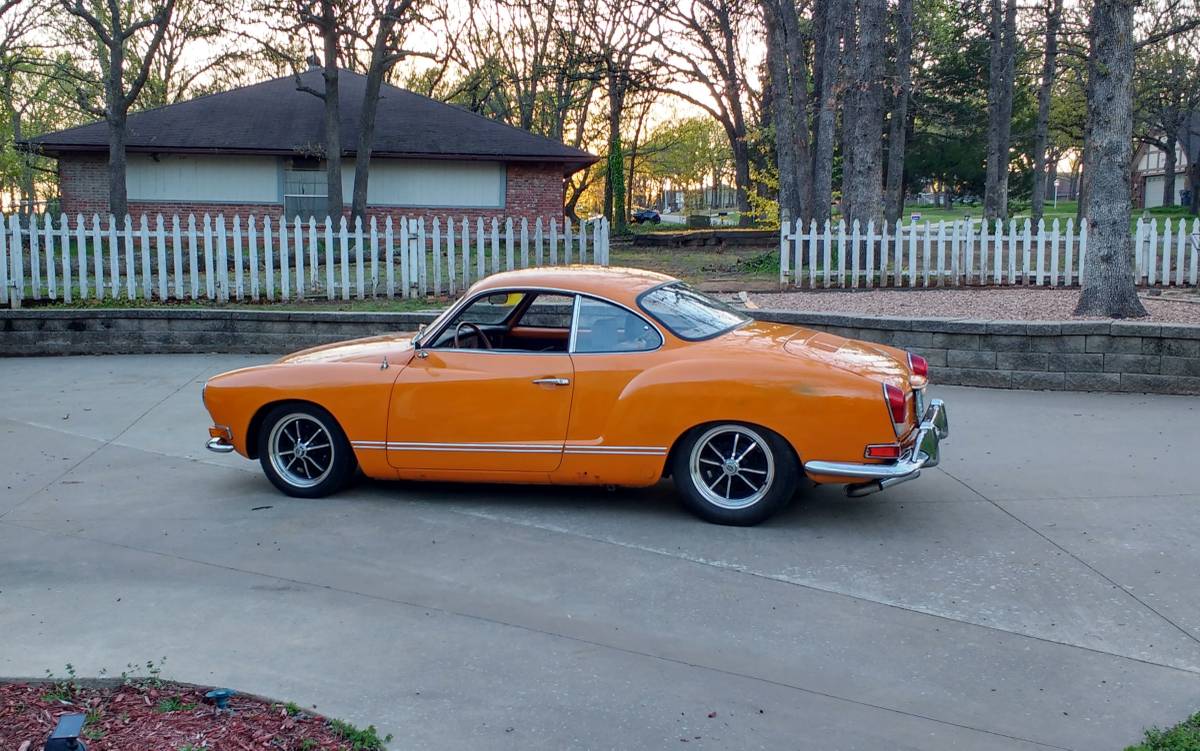 Volkswagen-Karmann-ghia-1971-orange-70811-1