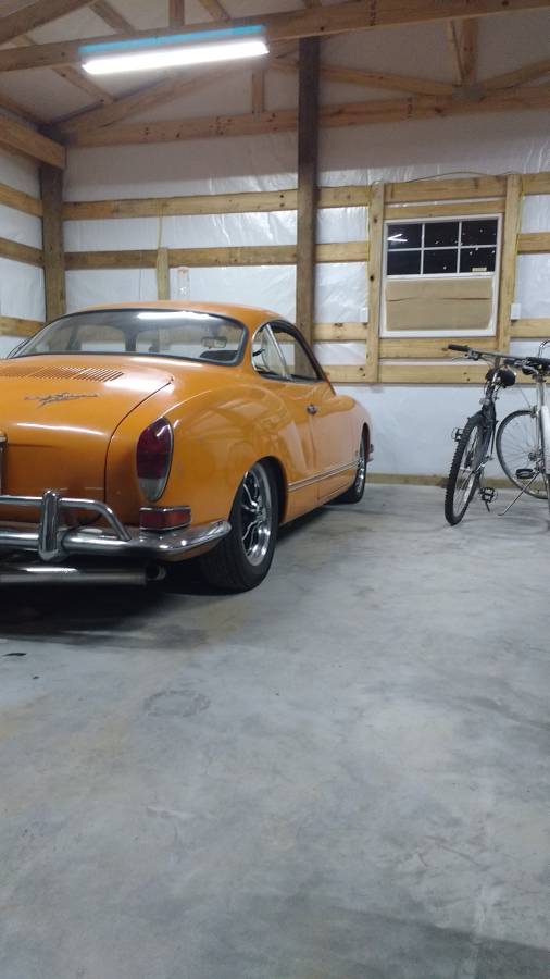 Volkswagen-Karmann-ghia-1971-orange-70811-12