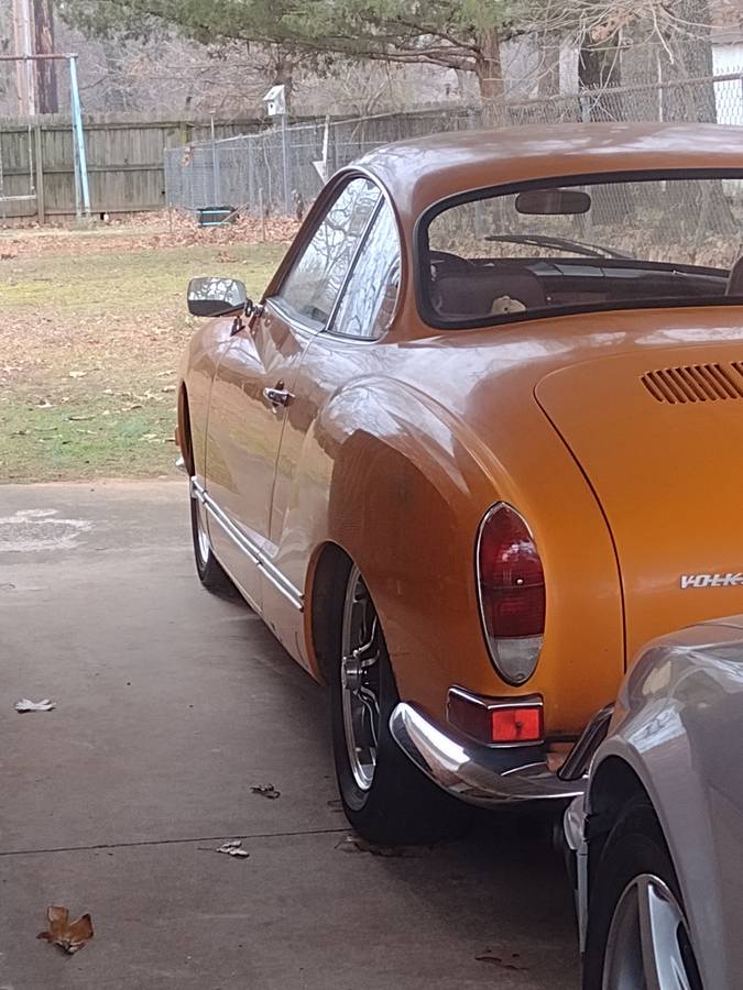 Volkswagen-Karmann-ghia-1971-orange-70811-18