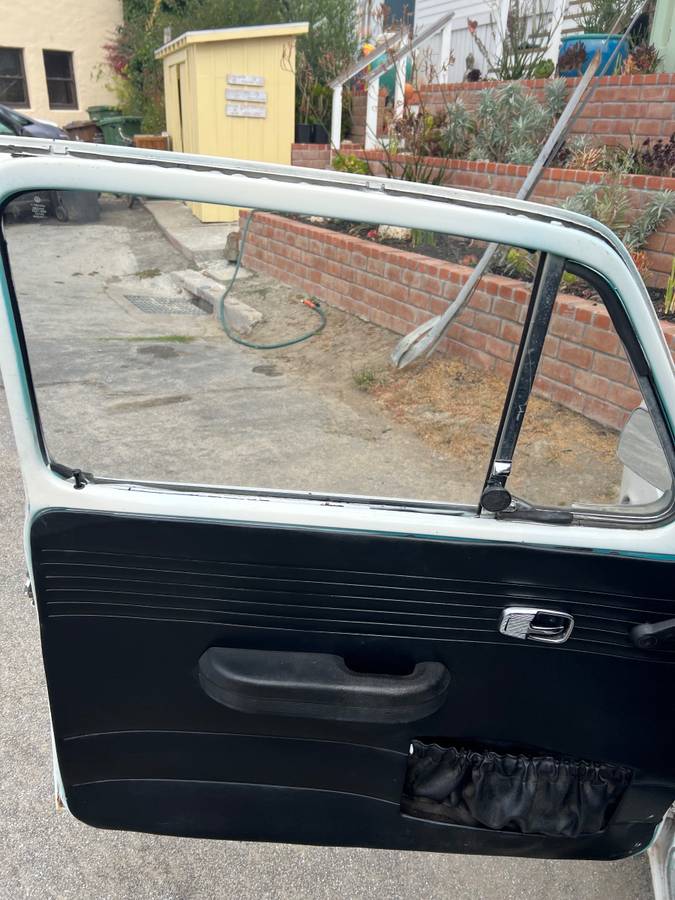 Volkswagen-Squareback-1969-17