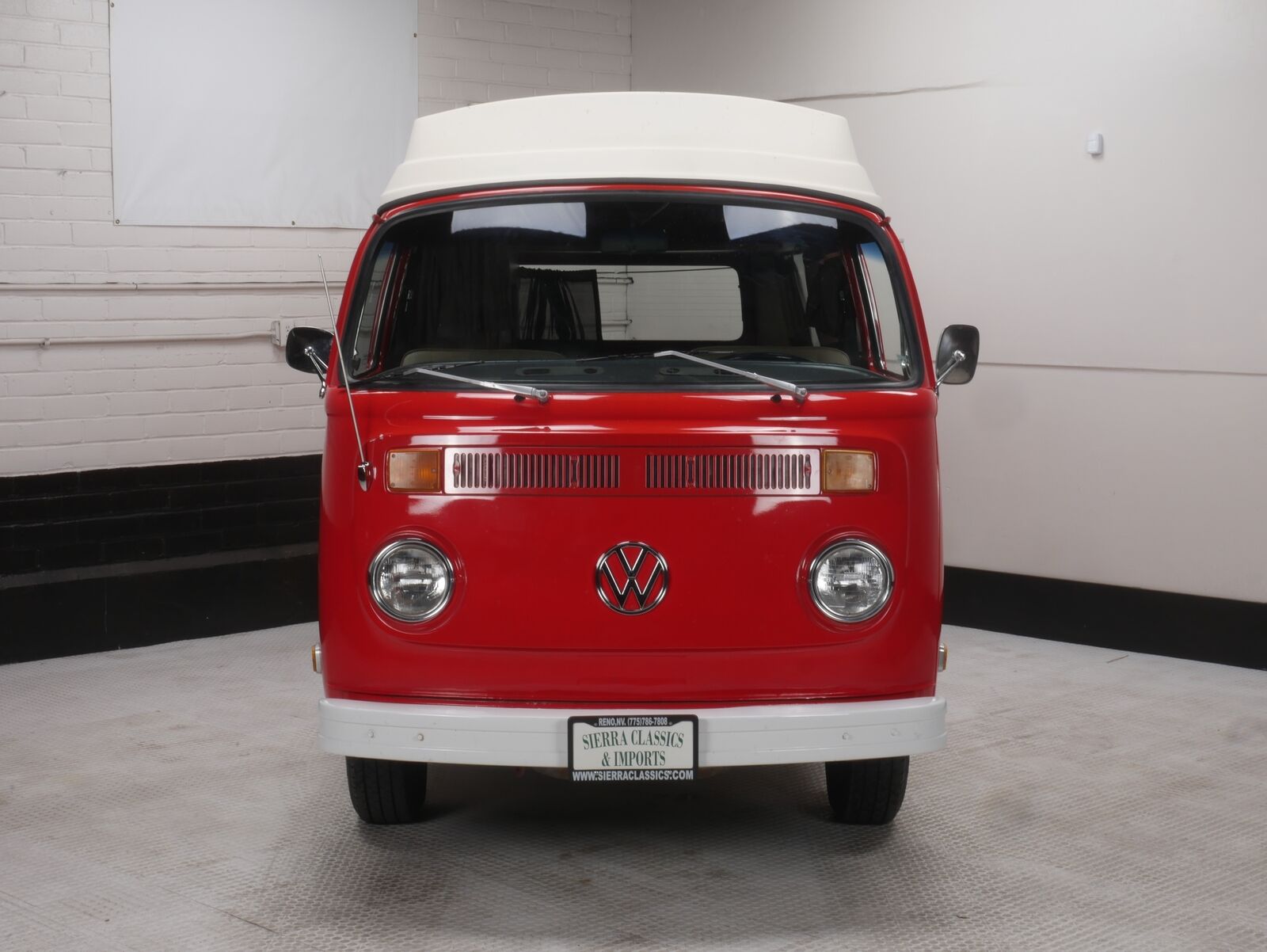 Volkswagen-T2B-Camper-Van-1973-3