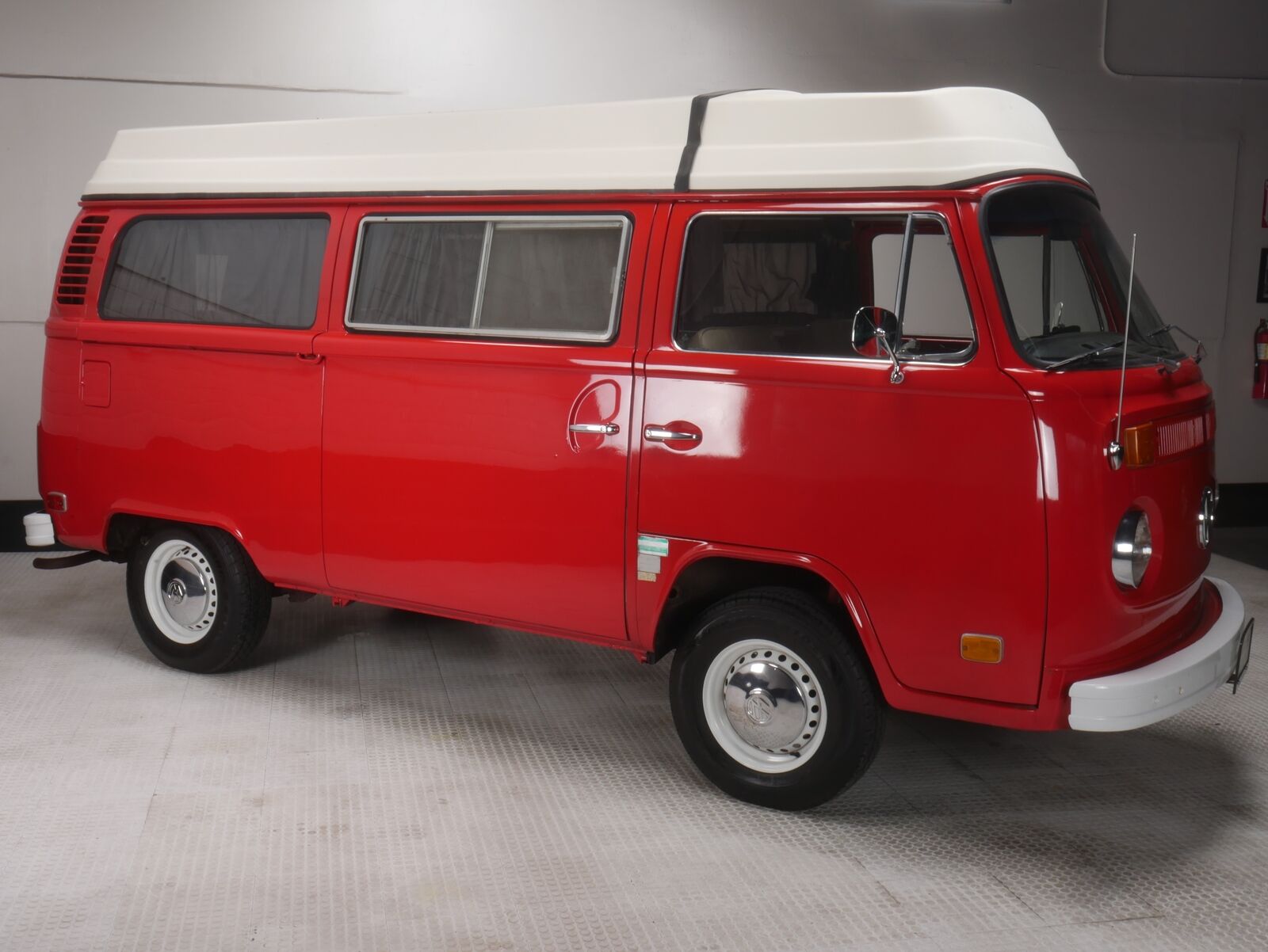 Volkswagen T2B Camper Van  year1}