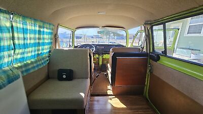 Volkswagen-Transporter-1973-Green-31121-6