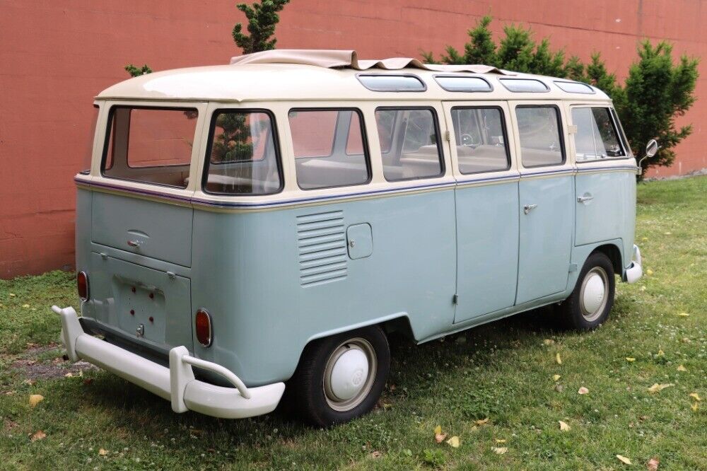 Volkswagen-Type-2-Bus-23-Window-1974-4