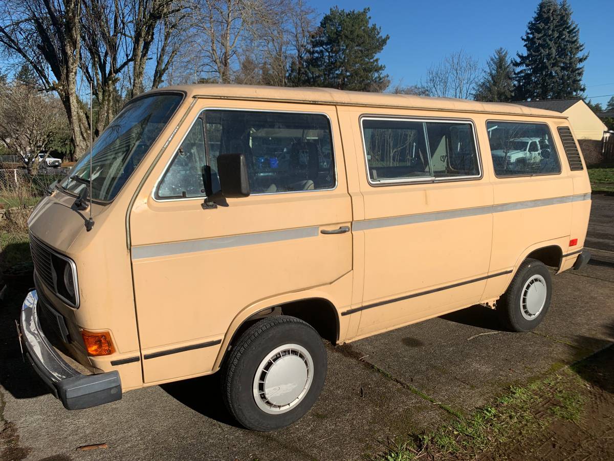 Volkswagen-Vanagon-1985-1